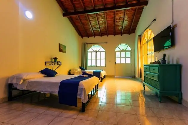 Dört Kişilik Oda (1 Queen and 2 Single Beds)
