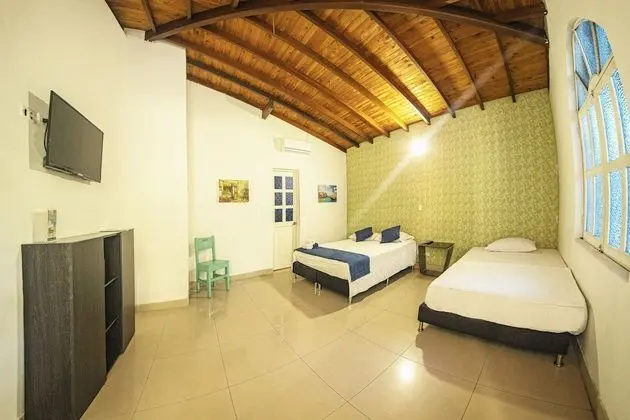 Üç Kişilik Oda (1 Queen and 2 Single Beds )