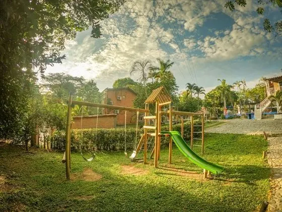 Üç Kişilik Oda (1 Queen and 2 Single Beds )