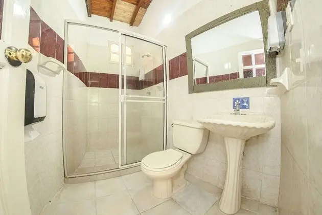Üç Kişilik Oda (1 Queen and 2 Single Beds )