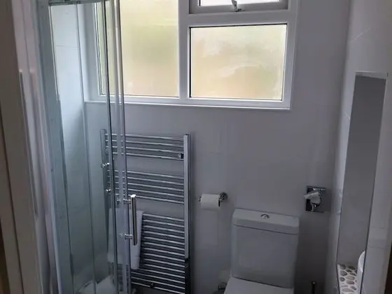 Tek Büyük Yataklı Oda, Ortak Banyo