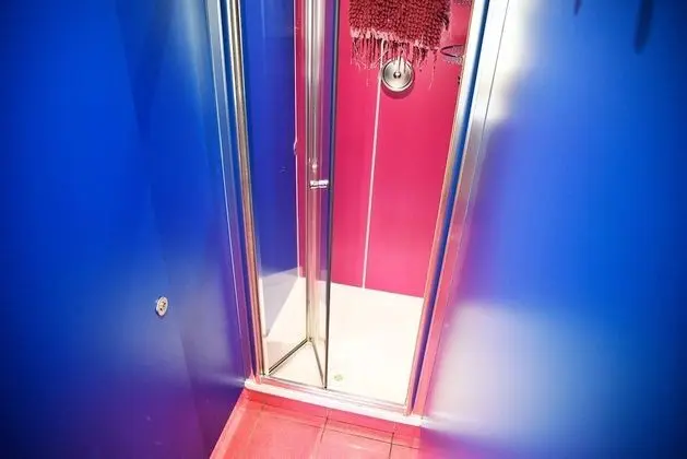 Basic Dört Kişilik Oda, 1 Yatak Odası (Shared Bathroom)