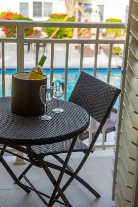 Deluxe Poolside Balcony - 1 King Bed