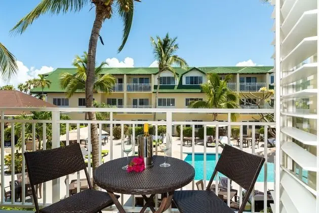 Deluxe Poolside Balcony - 1 King Bed