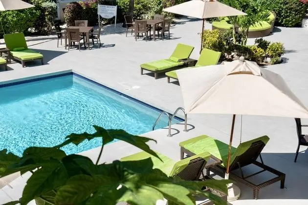 Deluxe Poolside Balcony - 1 King Bed