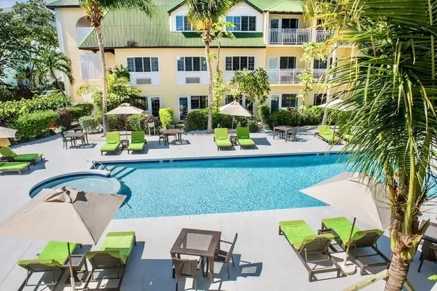 Deluxe Poolside Balcony - 1 King Bed