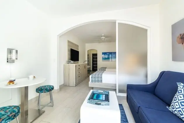 Poolside Room - 2 Double Beds
