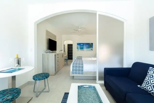 Poolside Room - 2 Double Beds
