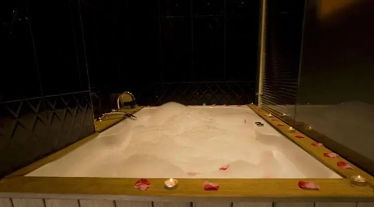 Deniz Manzaralı- Premium Suite Jacuzzili Oda