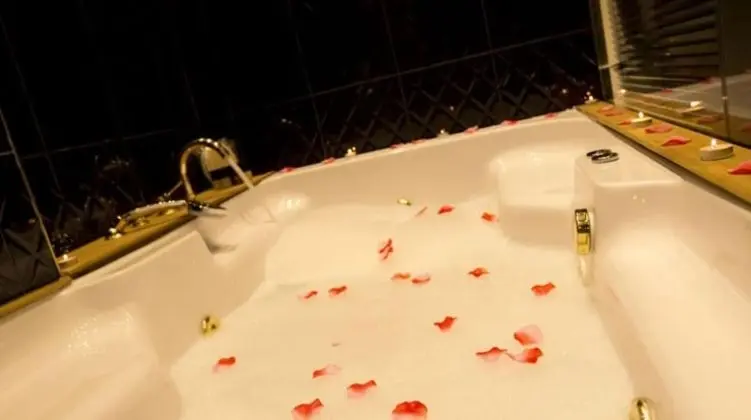 Deniz Manzaralı- Premium Suite Jacuzzili Oda