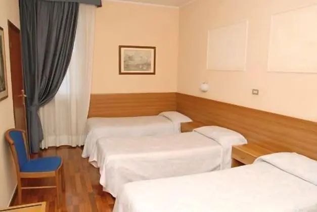 Üç Kişilik Oda