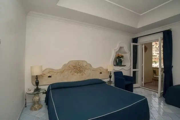 Deluxe Üç Kişilik Oda, Kısmi Deniz Manzaralı