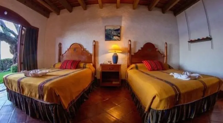 2 Queen Deluxe Lake View