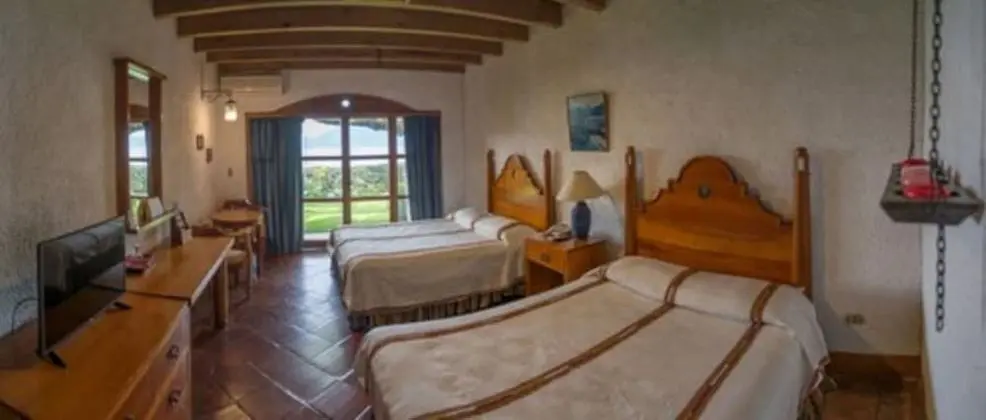 2 Queen Deluxe Lake View