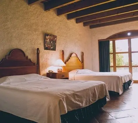 2 Queen Deluxe Lake View