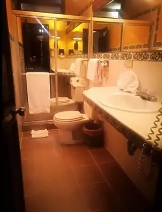 2 Queen Deluxe Lake View