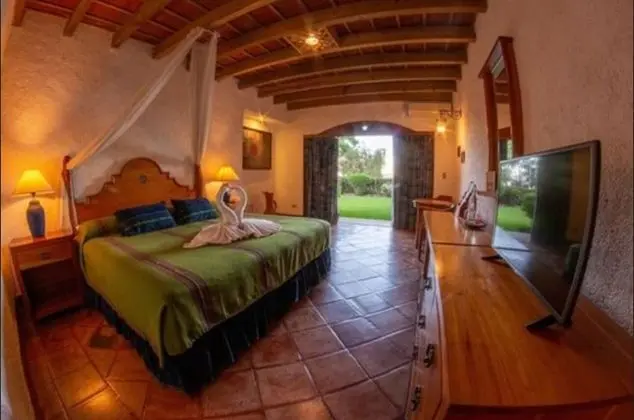 Deluxe King Lake View