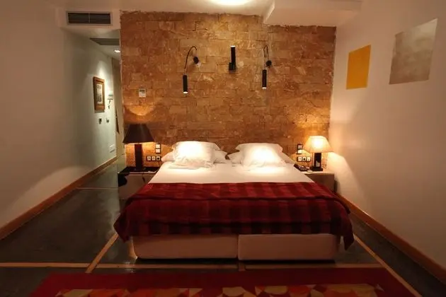 Büyük Yataklı Tek Kişilik Oda