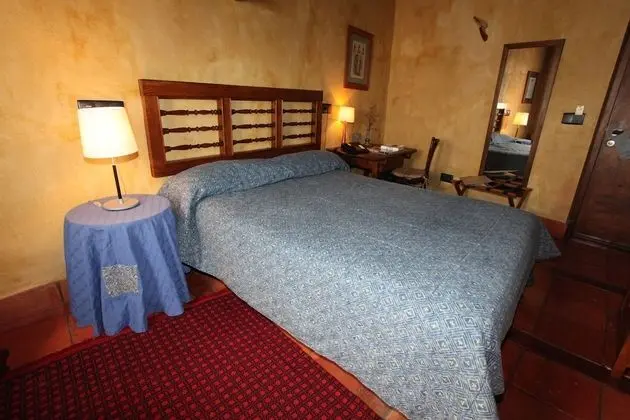 Büyük Yataklı Tek Kişilik Oda