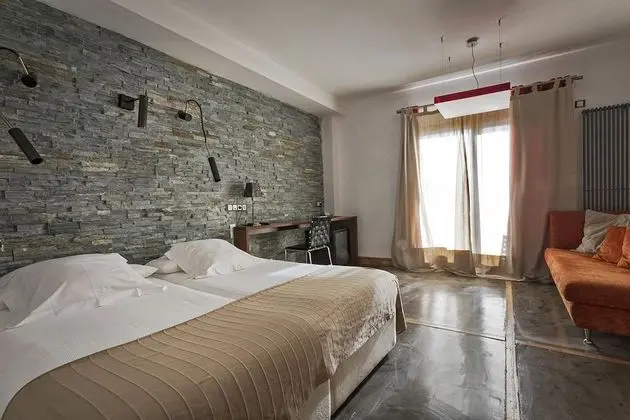 Büyük Yataklı Tek Kişilik Oda