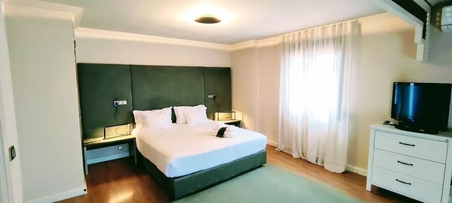 Deluxe Tek Büyük Yataklı Oda