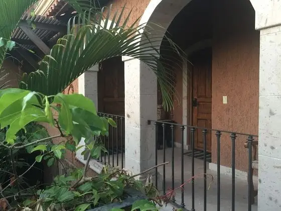 Suite 2 Queen Beds, Terrace y/o Balcony, Kitchenette, Upperfloor.