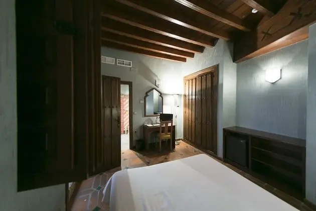 Büyük Yataklı Tek Kişilik Oda