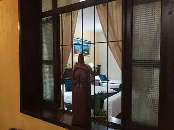 Standard Üç Kişilik Oda, Avlu Manzaralı