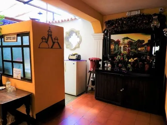 Standard Üç Kişilik Oda, Avlu Manzaralı