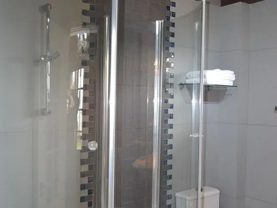 Tek Büyük veya İki Ayrı Yataklı Oda, Banyolu/Duşlu