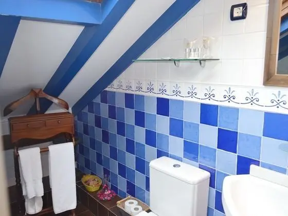 Tek Büyük veya İki Ayrı Yataklı Oda, Banyolu/Duşlu (Abuhardillada)