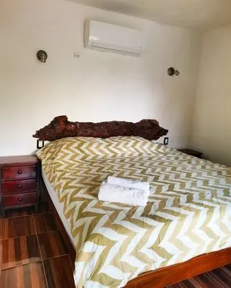 Habitacion con cama King size con aire acondicionado