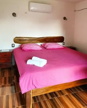 Habitacion con cama King size con aire acondicionado