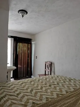 Habitacion con cama King size con aire acondicionado