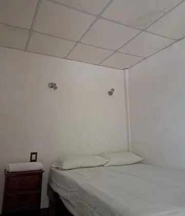 Habitacion Sencilla con una cama matrimonial