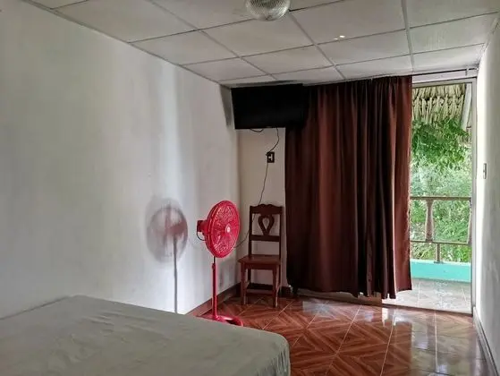 Habitacion Sencilla con una cama matrimonial