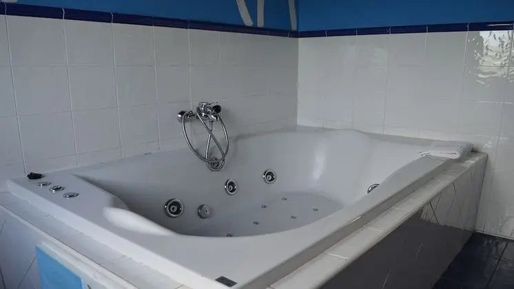 Superior Tek Büyük Yataklı Oda, Sıcak Su Havuzu