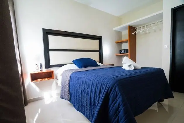 Deluxe Flamingo Suite