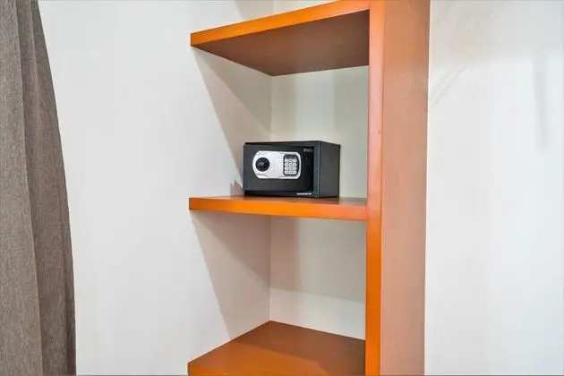 Deluxe Flamingo Suite