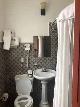 Basic Tek Büyük Yataklı Oda