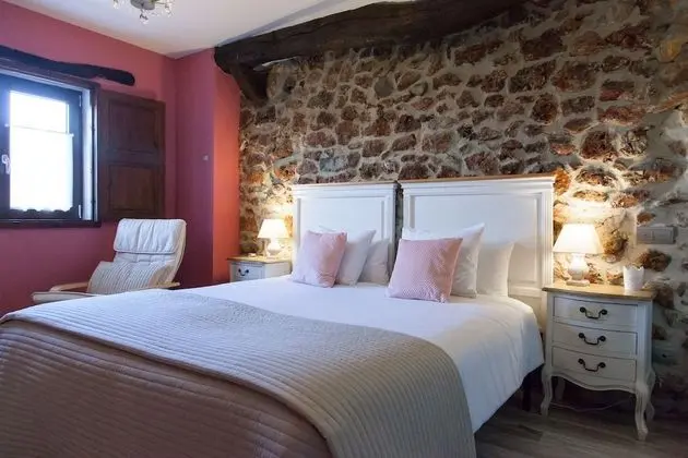 Tek Büyük veya İki Ayrı Yataklı Oda (Rosa)