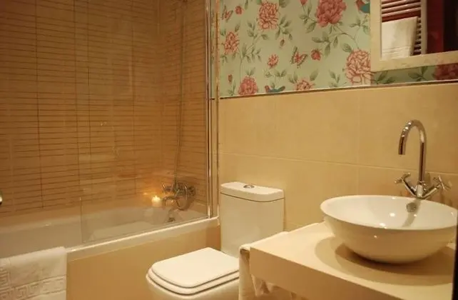 Tek Büyük veya İki Ayrı Yataklı Oda (Rosa)