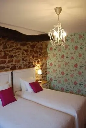 Tek Büyük veya İki Ayrı Yataklı Oda (Rosa)