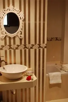 Tek Büyük Yataklı Oda, Bahçe Manzaralı (Dorada)