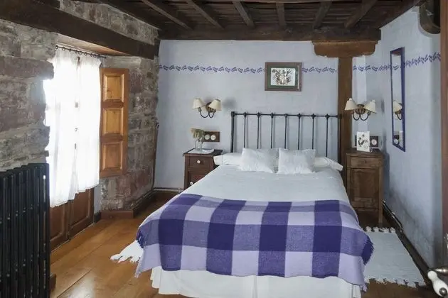 Büyük Yataklı Tek Kişilik Oda