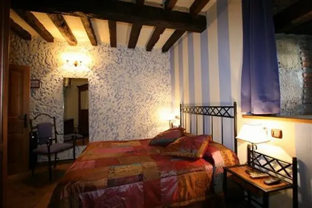 Basic Tek Büyük veya İki Ayrı Yataklı Oda, Banyolu/Duşlu