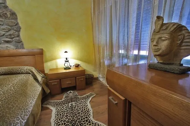 Tek Büyük veya İki Ayrı Yataklı Oda, 1 Çift Kişilik veya 2 Tek Kişilik Yatak