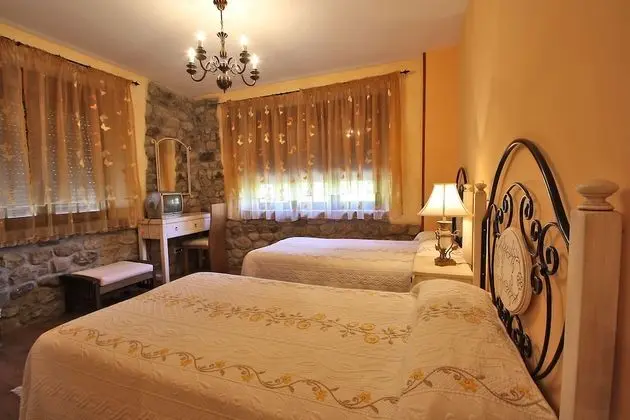 Tek Büyük veya İki Ayrı Yataklı Oda, 1 Çift Kişilik veya 2 Tek Kişilik Yatak