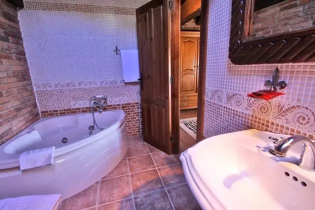 Tek Büyük veya İki Ayrı Yataklı Oda, 1 Çift Kişilik veya 2 Tek Kişilik Yatak