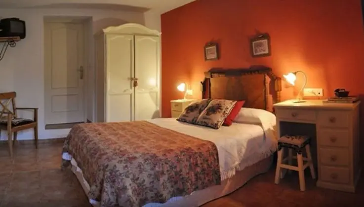 Tek Büyük veya İki Ayrı Yataklı Oda, Balkon, Nehir Manzaralı